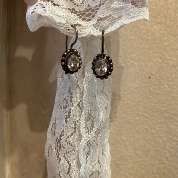 Vintage hook earrings with cubic zirconia stone - Picture 2 of 3